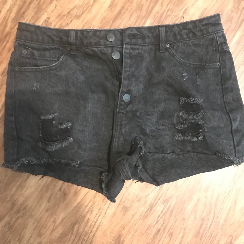 High waisted black shorts. Forever 21.